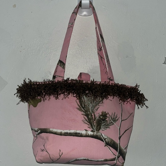 Realtree Pink Tote Shoulder Bag open top fuzzy trim double handle - Picture 1 of 5